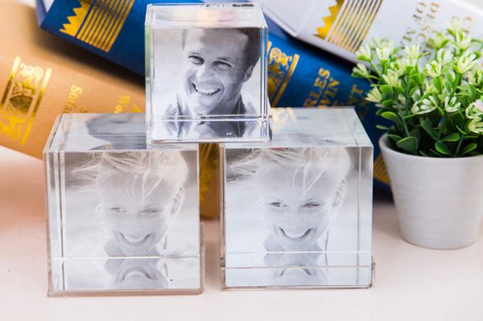 6 قاب عکس اکریلیک cube.jpg