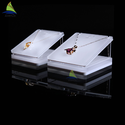 صفحه نمایش گردنبند طلا و جواهر اکریلیک